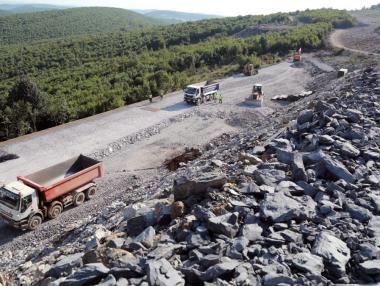 „В 12 без 5“: Кабинетът оттегли спорния си проект за узаконяването на незаконни строежи