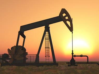 Петролът върви към 80 долара за барел