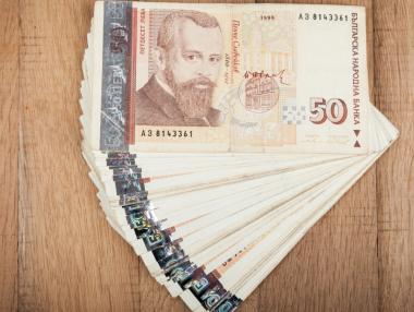 Вечерни новини: Банките отпускат все по-големи жилищни кредити; Продавачите на луксозни имоти са готови на отстъпки