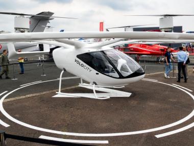 Ерата на електрическия въздушен транспорт чука на вратата