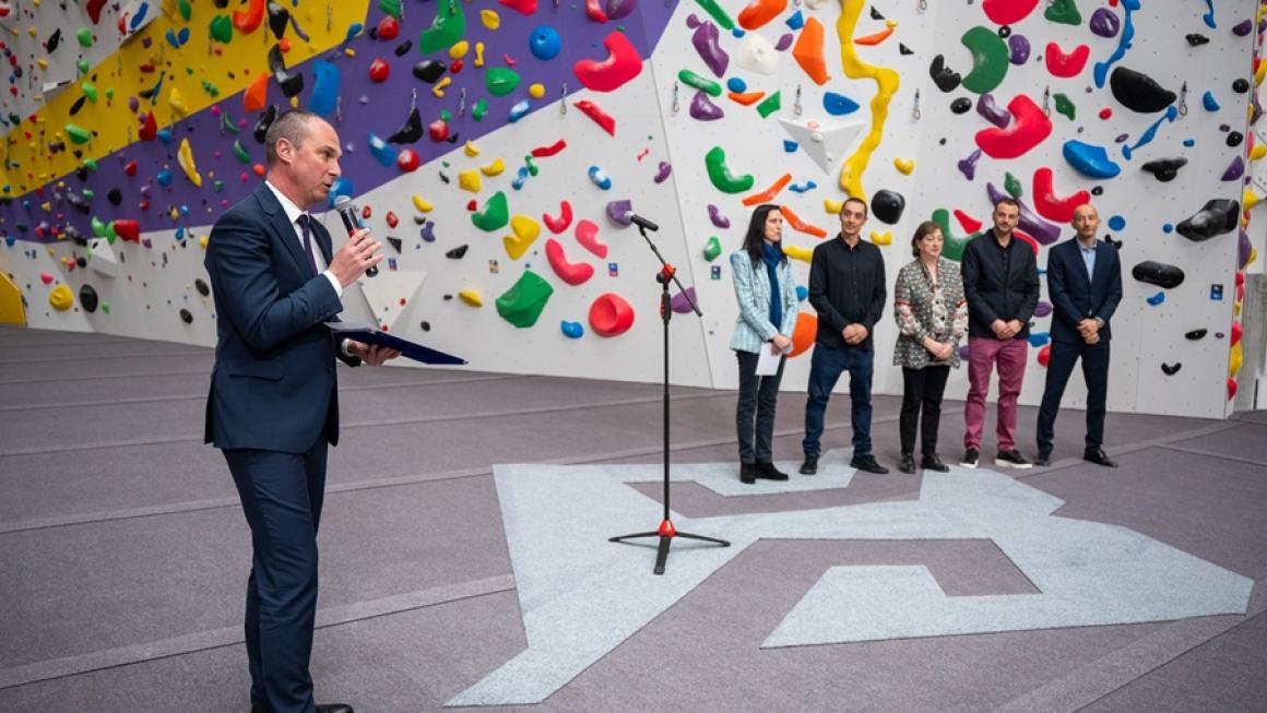 Галерия :: Снимка 0 :: Най-голямата зала за катерене на Балканите отвори врати (снимки)}