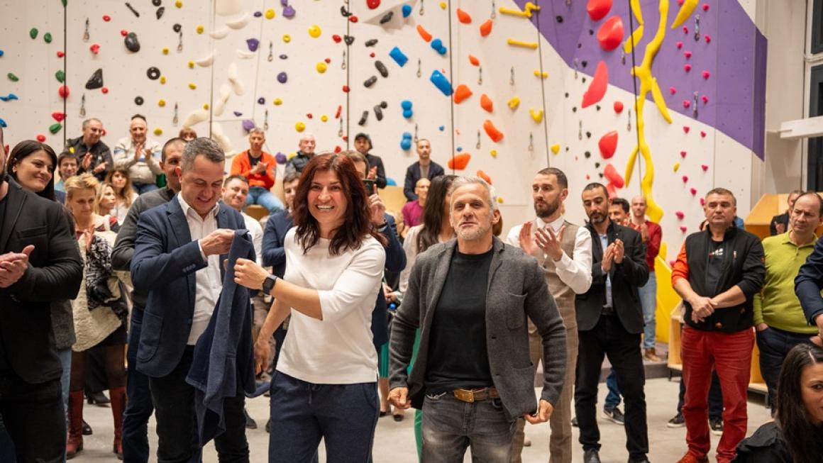 Галерия :: Снимка 3 :: Най-голямата зала за катерене на Балканите отвори врати (снимки)}