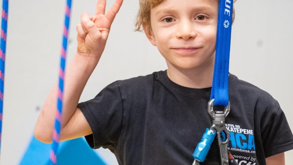 Галерия :: Снимка 9 :: Най-голямата зала за катерене на Балканите отвори врати (снимки)}