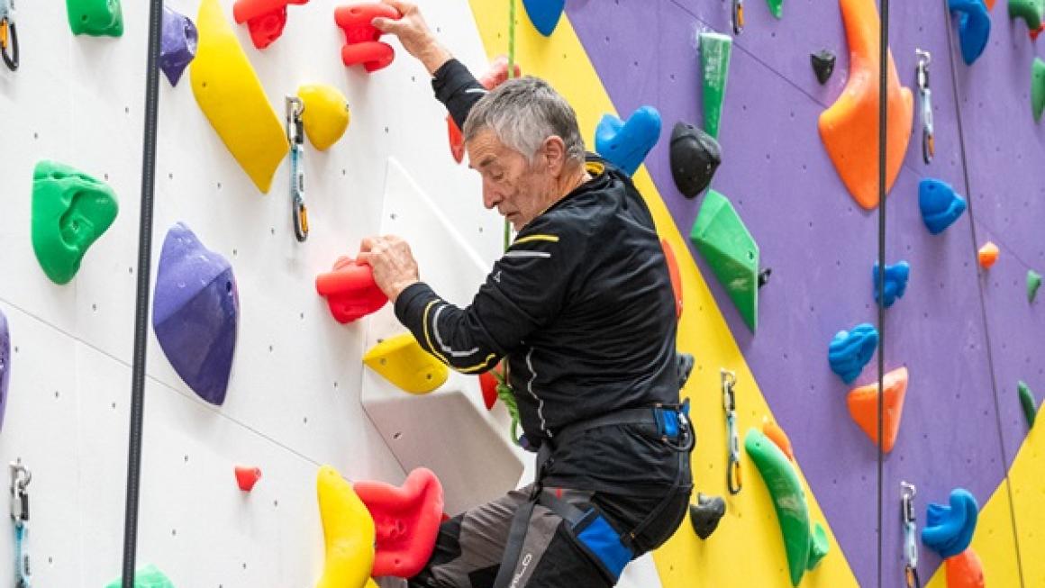 Галерия :: Снимка 6 :: Най-голямата зала за катерене на Балканите отвори врати (снимки)}