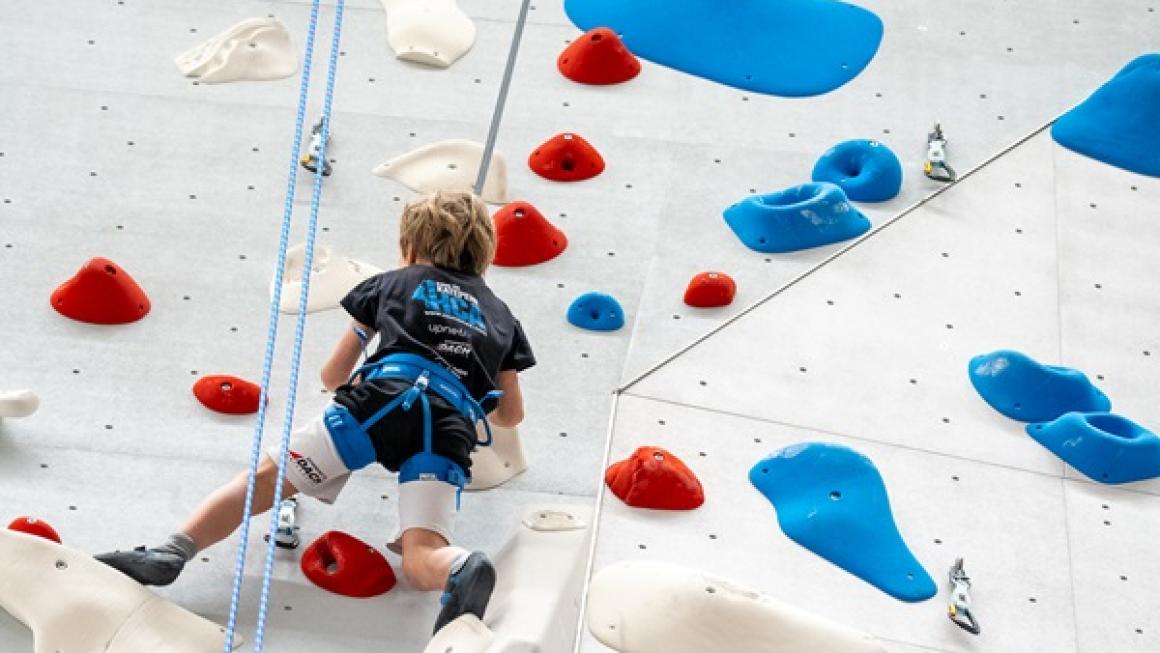 Галерия :: Снимка 7 :: Най-голямата зала за катерене на Балканите отвори врати (снимки)}