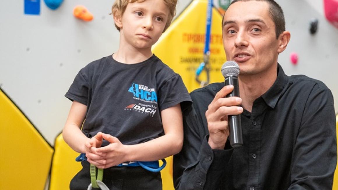 Галерия :: Снимка 1 :: Най-голямата зала за катерене на Балканите отвори врати (снимки)}