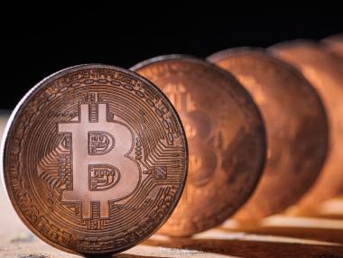 Биткойн е близо до счупване на историческия си рекорд