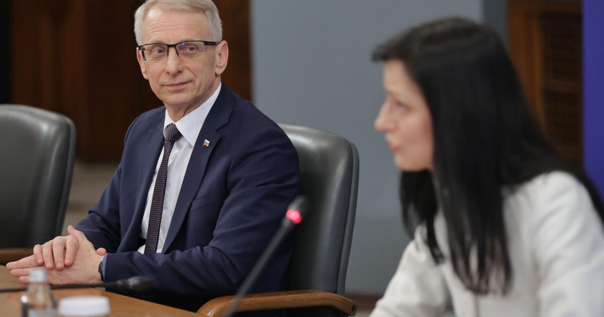 Премиерът Николай Денков официално е депозирал оставката си в деловодството