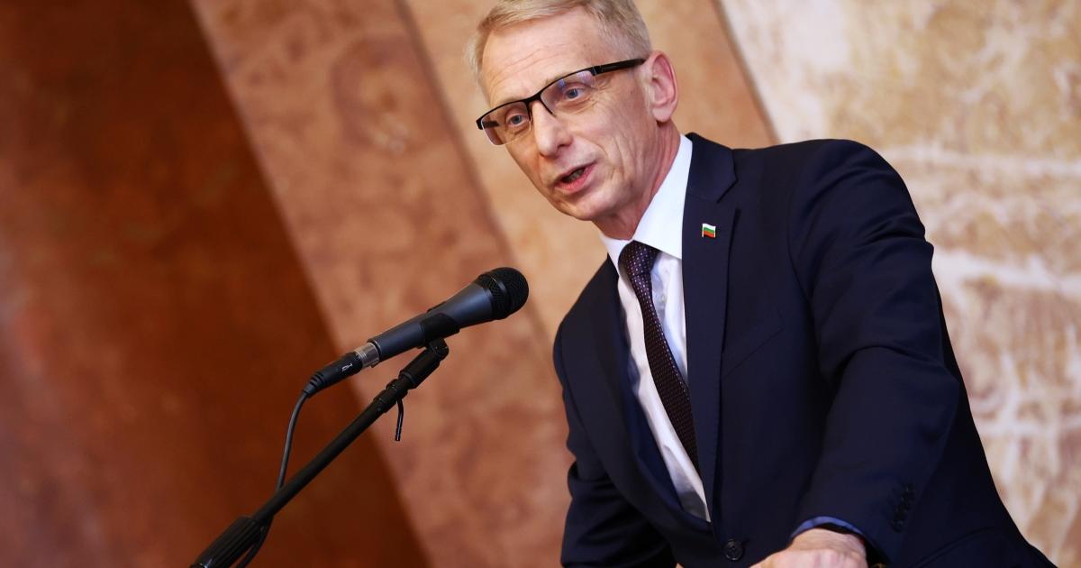 Денков депозира оставката си в Народното събраниеПремиерът Николай Денков официално