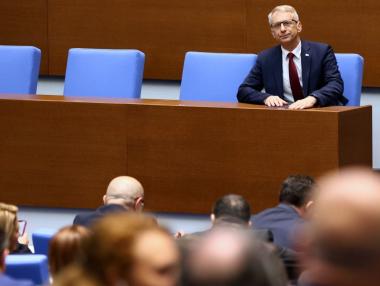 Парламентът единодушно прие оставката на правителството