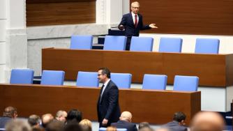 Вечерни новини: Парламентът прие оставката на правителството; „Безплатното“ саниране май ще продължи