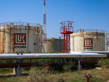 Вечерни новини: „Лукойл“ си плати всичко за декември; Слаба година за българската икономика