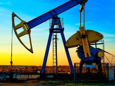 Петролът започна седмицата със спад заради слабостта на Китай