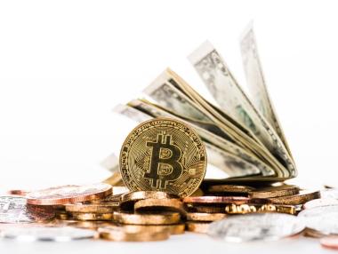 Биткойн продължава да чупи ценови рекорди