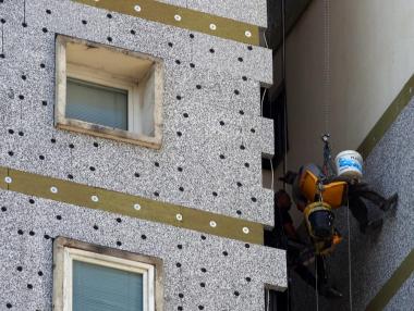 Националният фонд за декарбонизация ще финансира ВЕИ и санирането