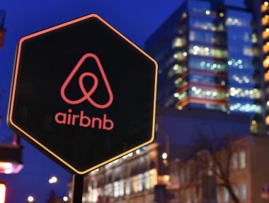 Край на наблюдението: Airbnb забранява камерите в имотите
