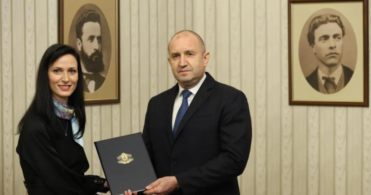 Мария Габриел взе мандата, без да представи състав на кабинетВъпреки