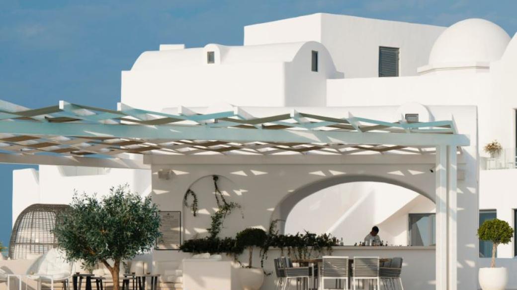 Копие на гръцкия остров Санторини отвори врати в Абу Даби
