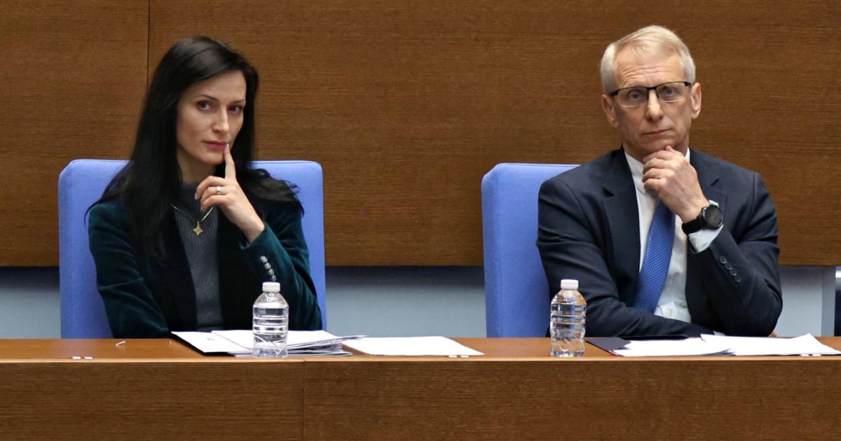 Мария Габриел все пак представи състав на кабинет на президента.