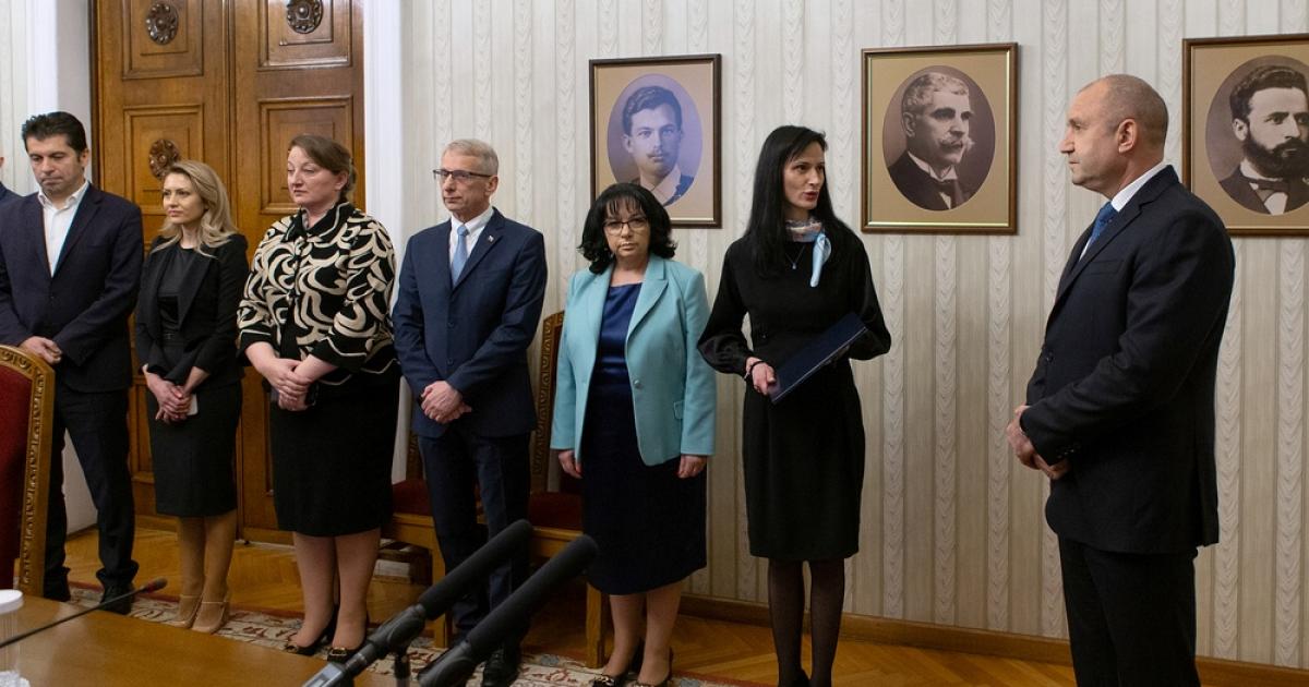 Мария Габриел все пак представи състав на кабинет на президента