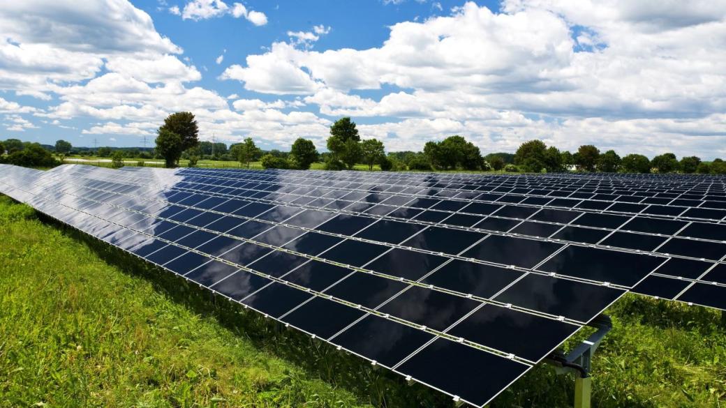 Все повече соларни централи искат да балансират системата