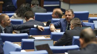 Депутатите задължиха Василев да преведе 1 млрд. лв. в Енергийния фонд