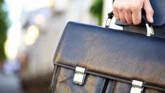 Надмощието на обществения сектор на пазара на труда в много региони се засилва