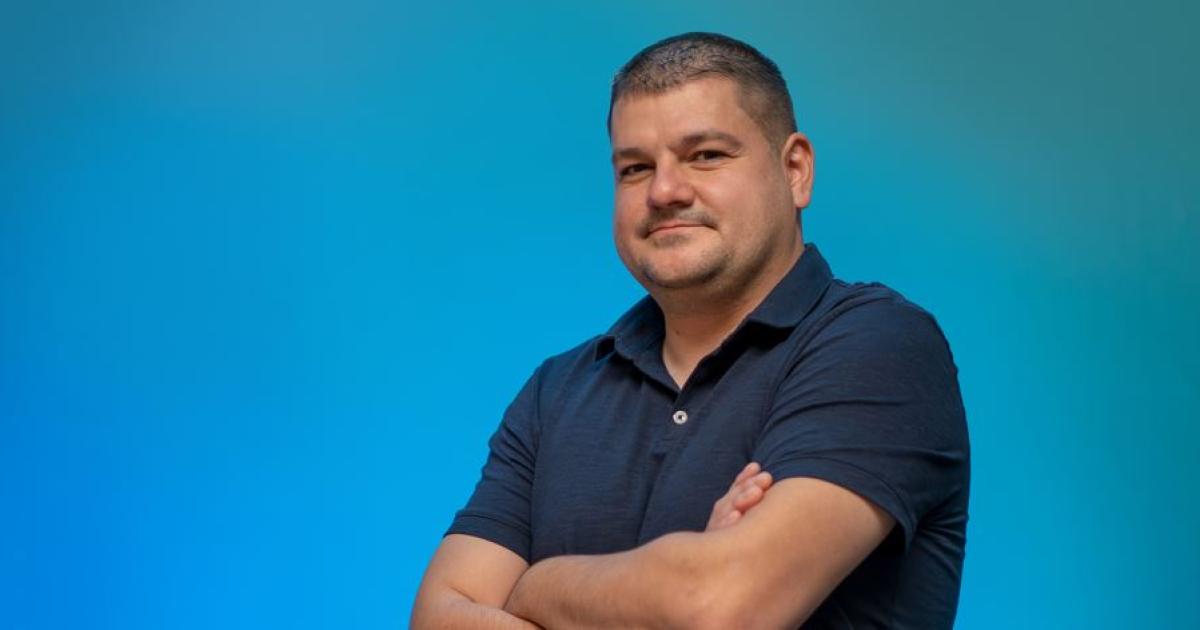 Доброслав Димитров е изпълнителен директор и съосновател на компанията за