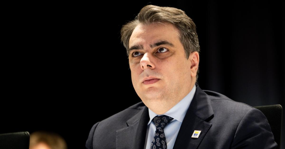 България и еврото Публични финансиБългария бавно се доближава до допустимата