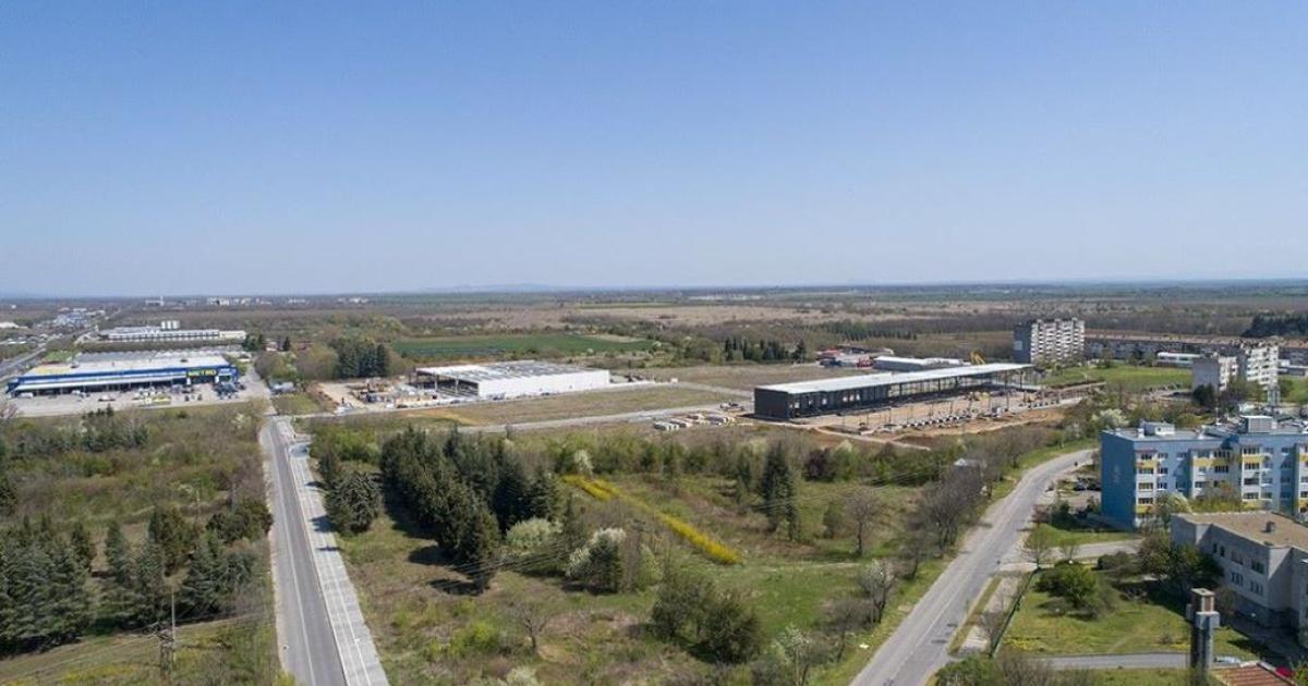 Две компании искат да инвестират в зоната на бившето летище