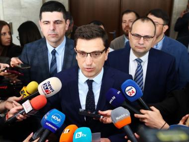 „Прилича на съдебен спор“: Скандалът с „Турски поток“ рязко излезе на политическата сцена