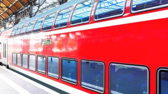 Единствено „Щадлер“ иска да достави двуетажните влакове по ПВУ