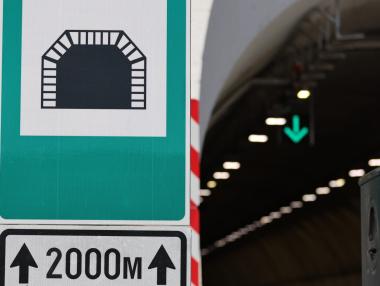 Вечерни новини: Разследване за тунел „Железница“, Милиони за вагони и жп проекти; Нов държавен заем