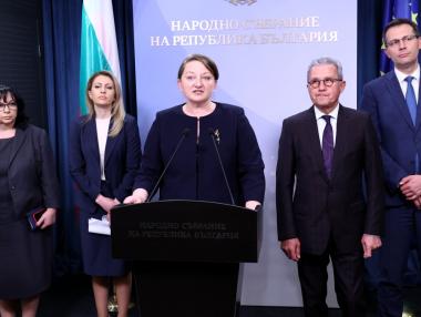 ГЕРБ и ДПС предлагат великденски добавки към пенсиите