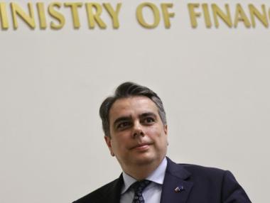 „Порочна практика“: Асен Василев е против великденски добавки за пенсионерите