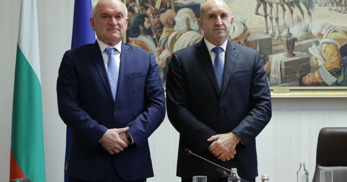 Съгласно ал. 5 на чл. 99 от Конституцията държавният глава