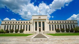 „Не могат да сбъркат отново“: Фед няма да бърза с понижаването на лихвите