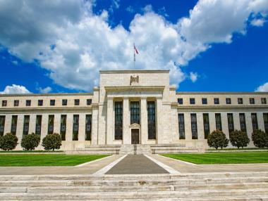 „Не могат да сбъркат отново“: Фед няма да бърза с понижаването на лихвите