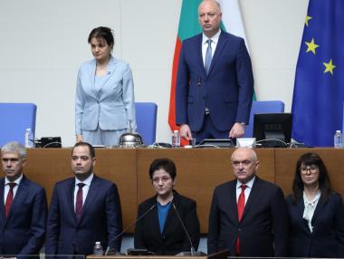 Вечерни новини: Служебният кабинет встъпи в длъжност; Банките вдигат таксите