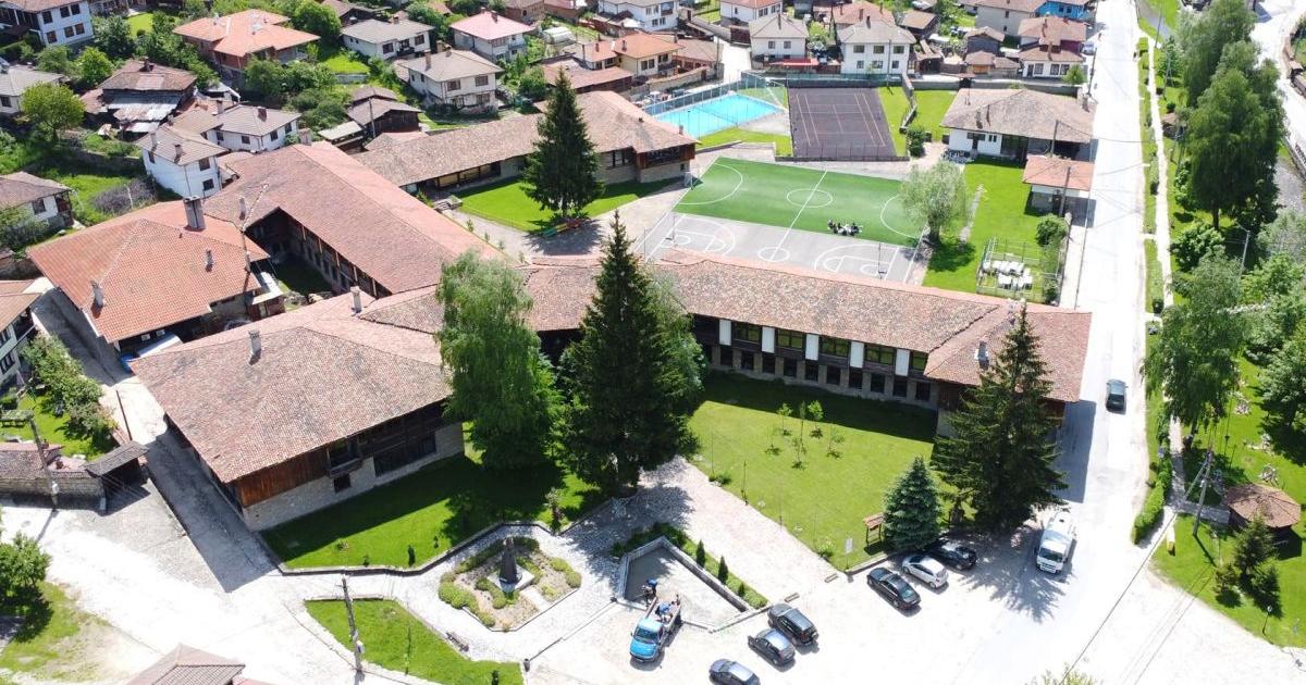 Иновативното СУ Любен Каравелов“ в Копривщица сякаш връща учениците в