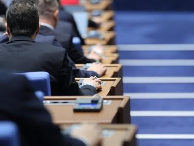 Предизборно депутатите дадоха 100 лв. добавка за някои пенсионери