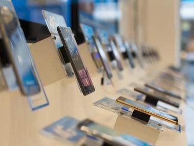 Рокада на върха при смартфоните: Apple загуби короната