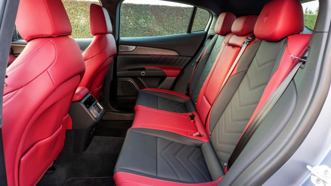 Галерия :: Снимка 1 :: Първият електрически SUV на Maserati бе представен в България (галерия)}