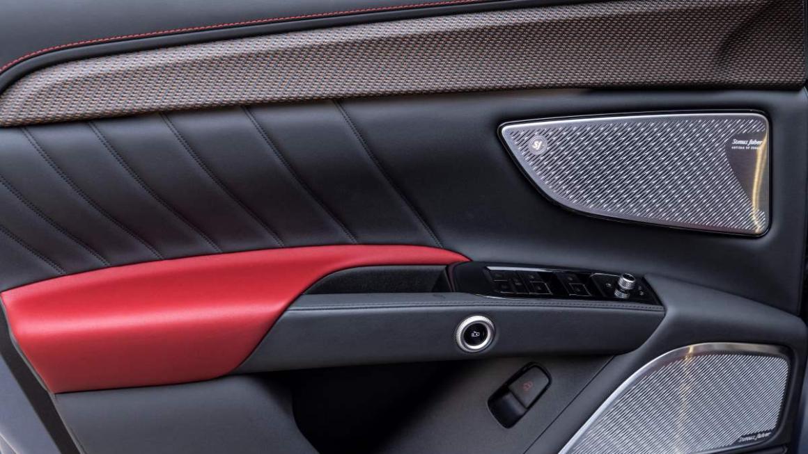 Галерия :: Снимка 2 :: Първият електрически SUV на Maserati бе представен в България (галерия)}