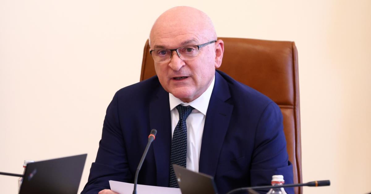 Служебният премиер Димитър Главчев предлага втора смяна на министър в