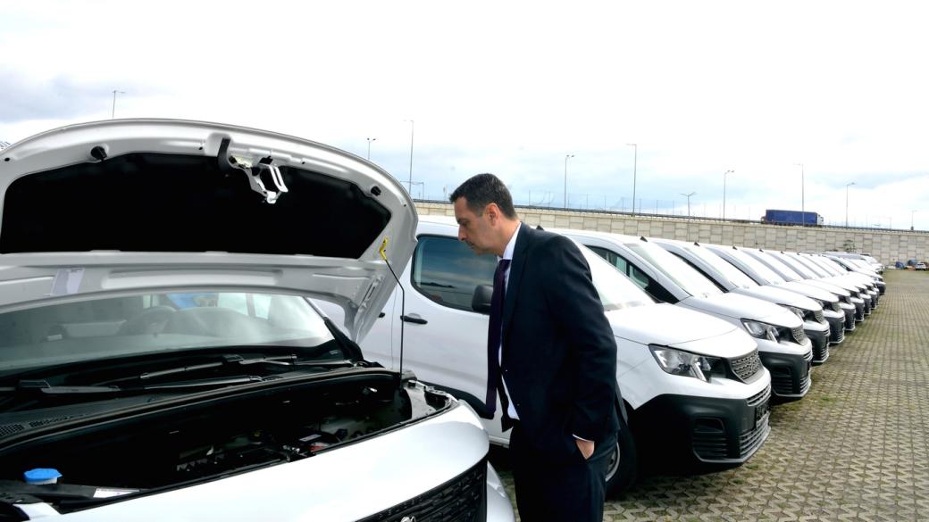 „Автомобилна администрация“ обнови ударно автопарка си с 80 нови коли