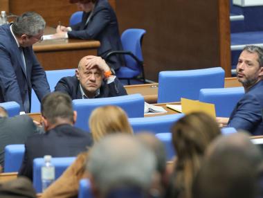 Предизборно: Токът за бита остава на регулирани цени още година