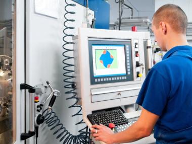 Бизнесът търси машинни оператори, професионалното образование предлага ресторантьори