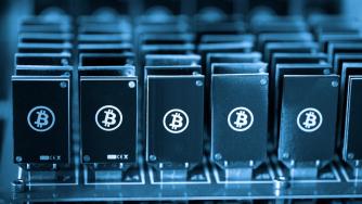 „Разполовяването“ на биткойн е факт. Какво да очаква пазарът?