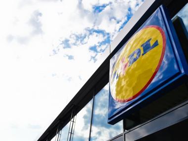 Lidl отваря първия си аутлет за дрехи и продукти за дома